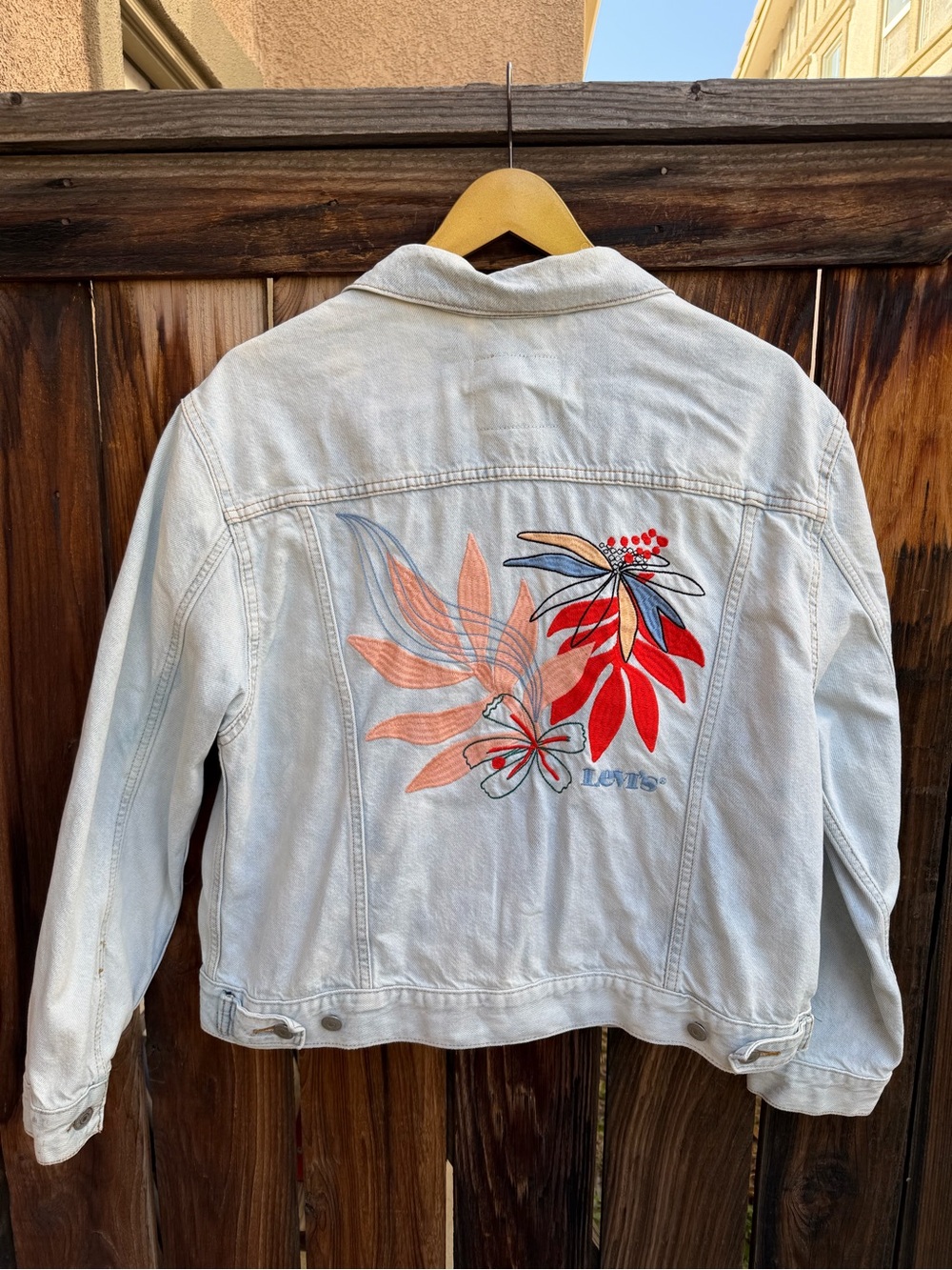Levi’s Vintage Light Wash Embroidered Denim Jacket XL